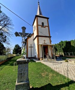 Katolícky kostol Tušice